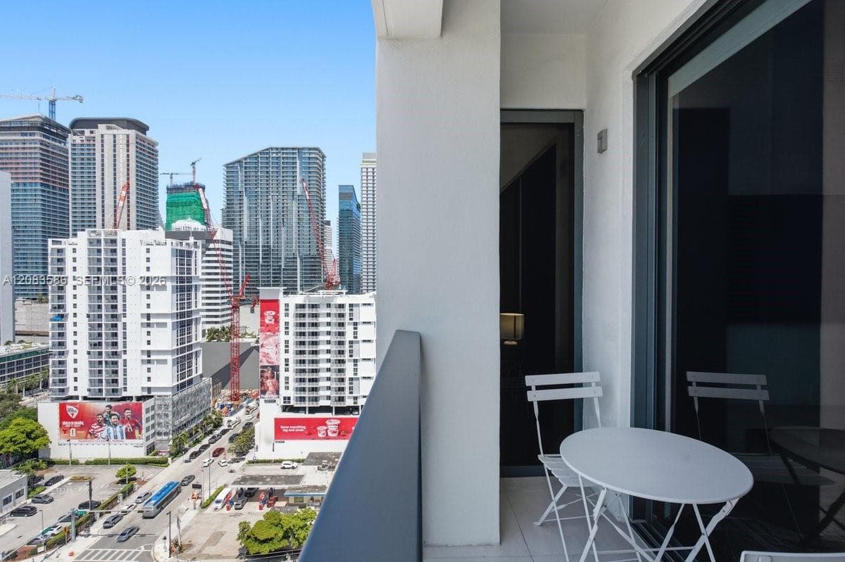 239 SW 9TH # 1704, Miami FL 33130