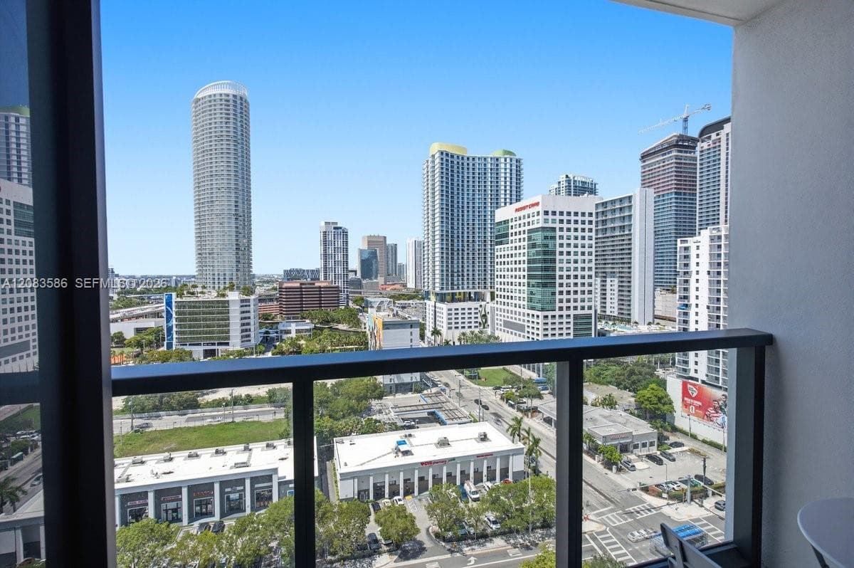 239 SW 9TH # 1704, Miami FL 33130