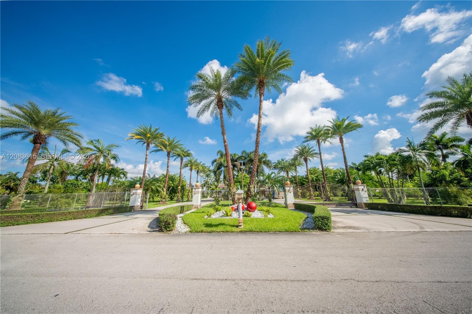 19381 SW 196th St, Miami FL 33187