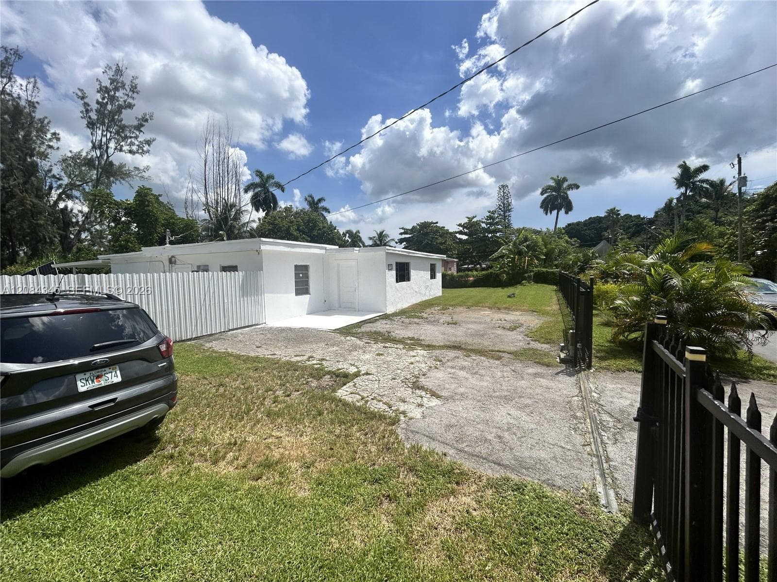 1843 NW 107th St, Miami FL 33167