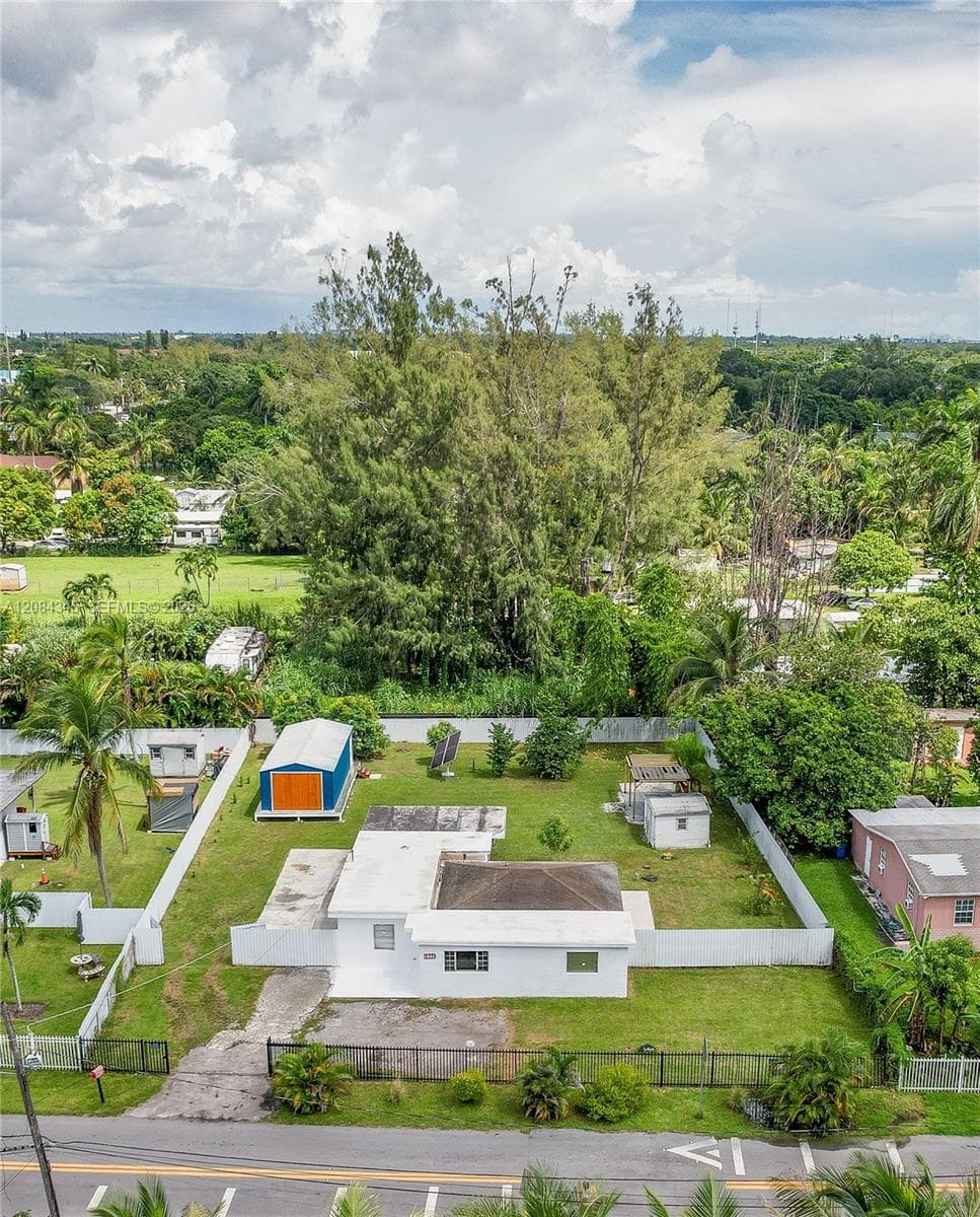 1843 NW 107th St, Miami FL 33167