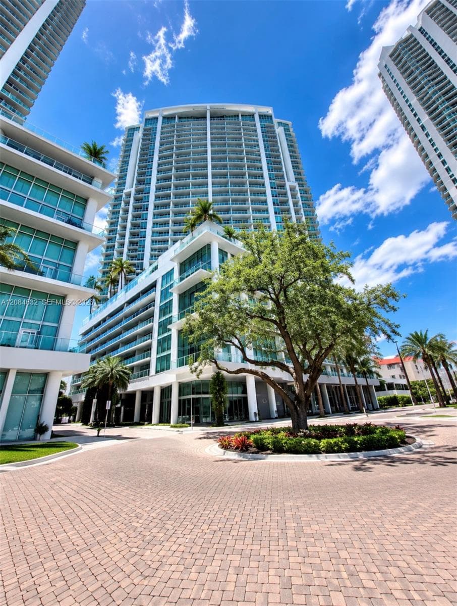 90 SW 3rd St # 1403, Miami FL 33130