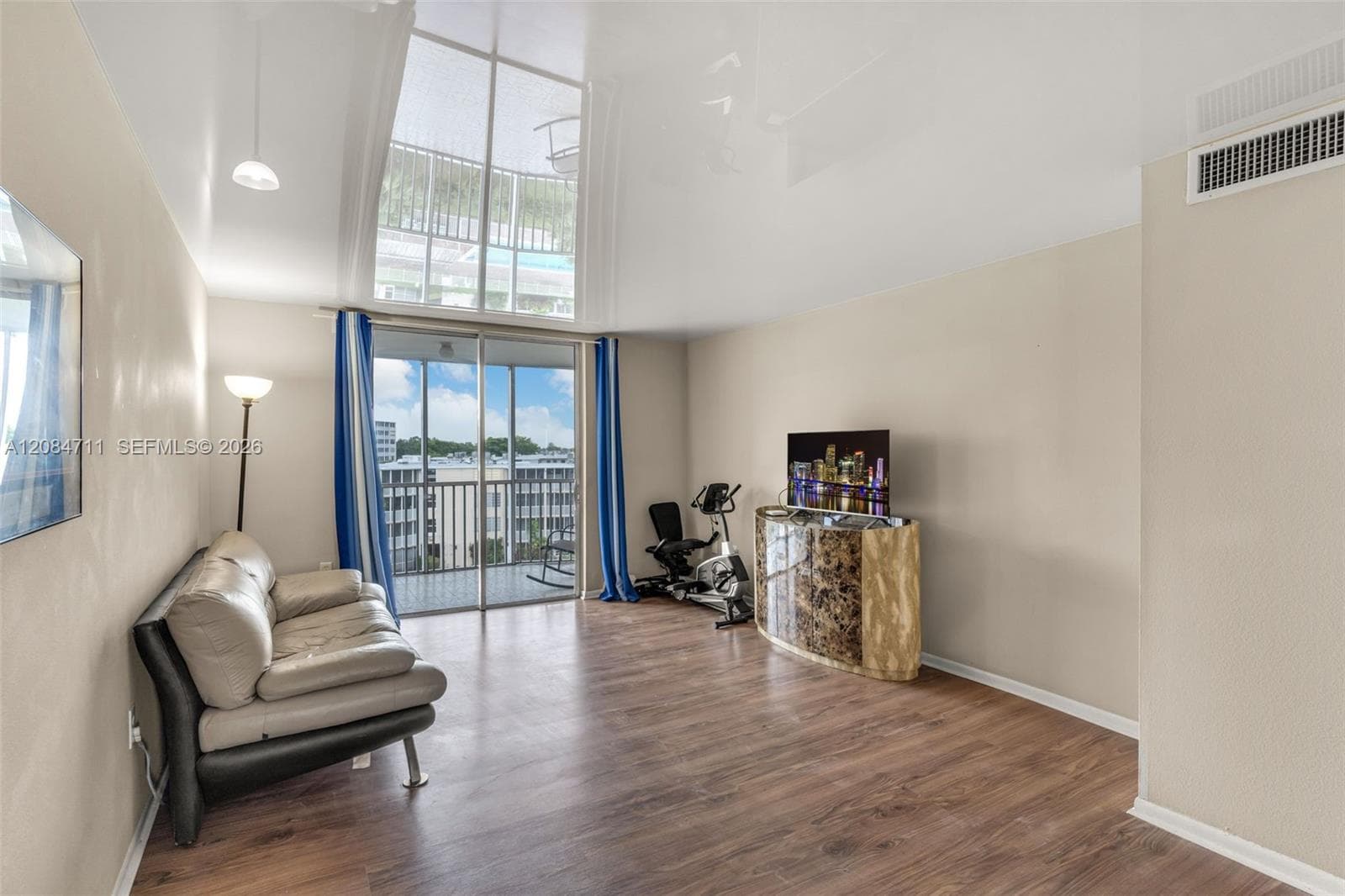 1700 NE 191st St # 508, Miami FL 33179