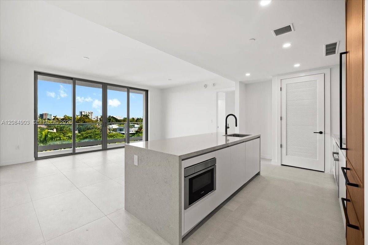 2200 Brickell Avenue # 422, Miami FL 33129