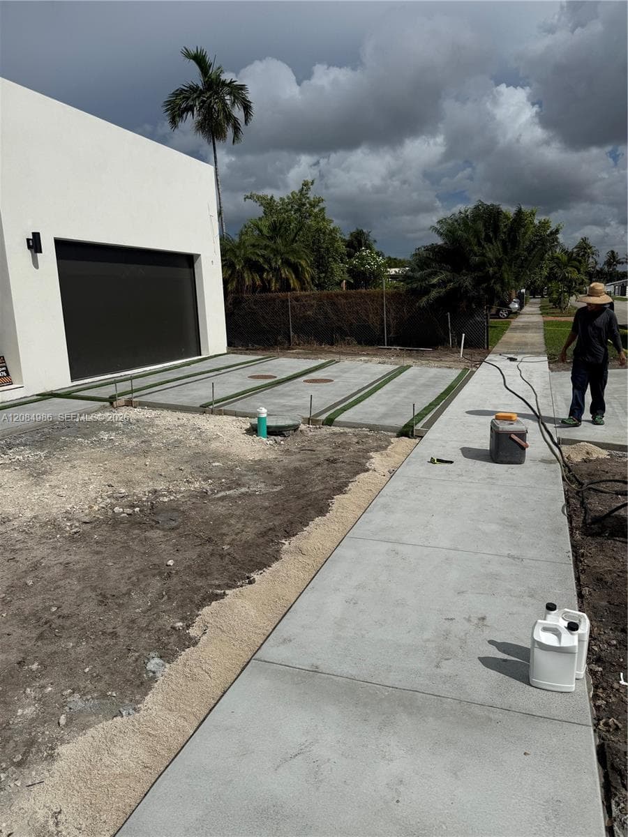 2920 SW 104th Ct, Miami FL 33165