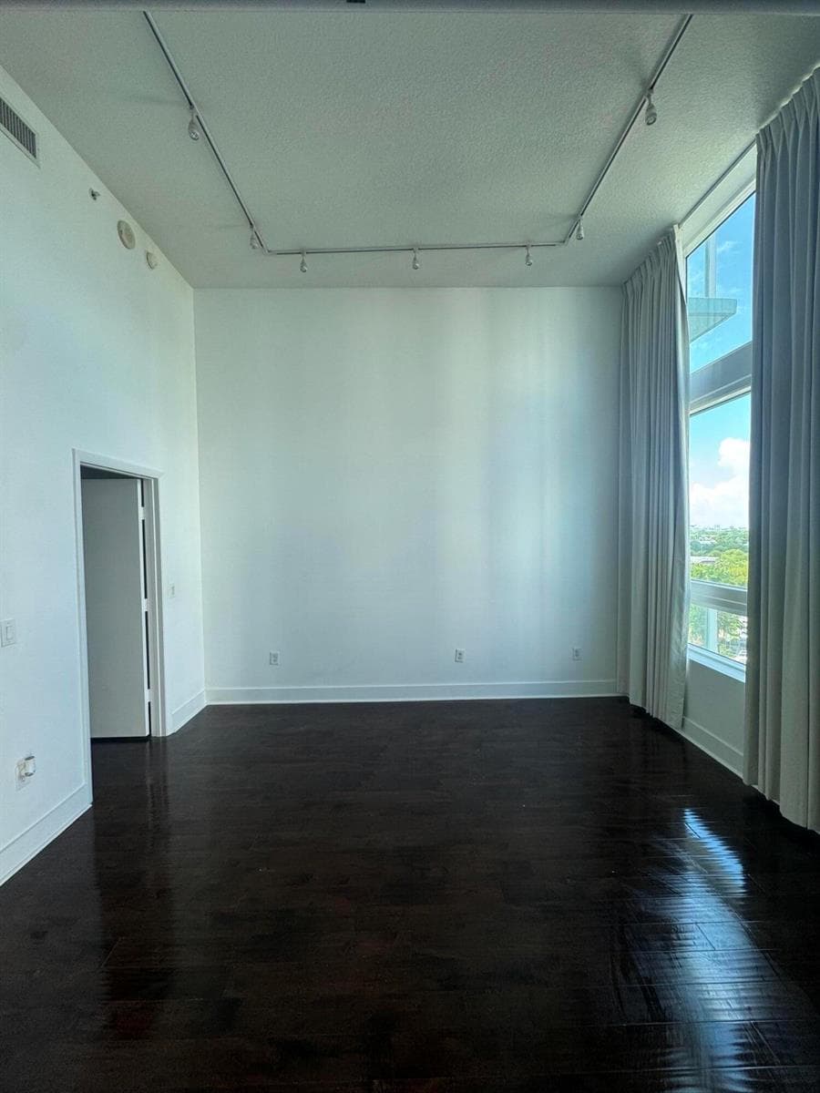1900 N Bayshore Drive # 912, Miami FL 33132