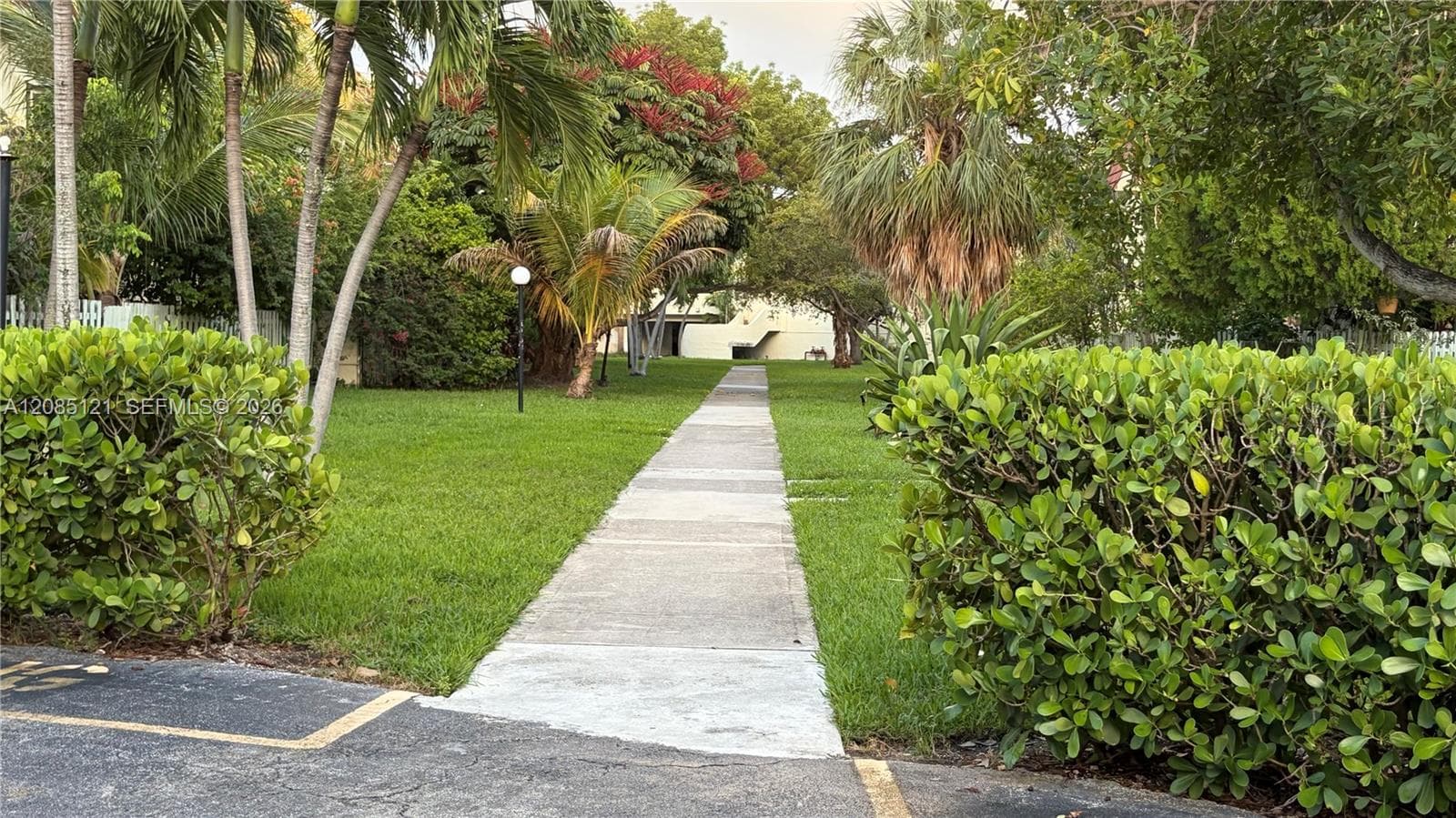 1655 NE 115th St # 12B, Miami FL 33181
