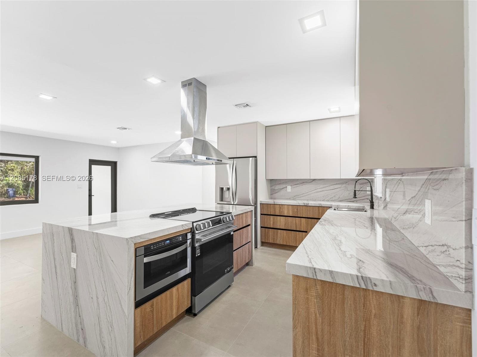 610 NE 164th Ter, Miami FL 33162