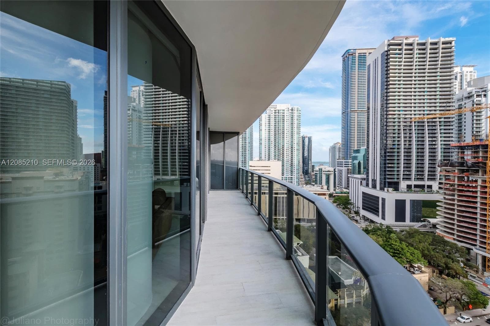 45 SW 9th St # 1606, Miami FL 33130
