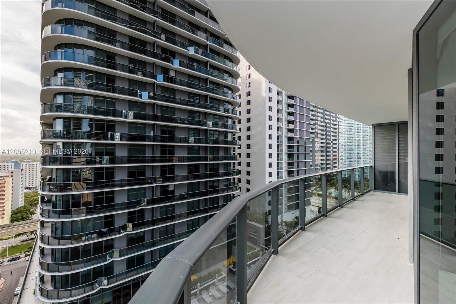45 SW 9th St # 1606, Miami FL 33130
