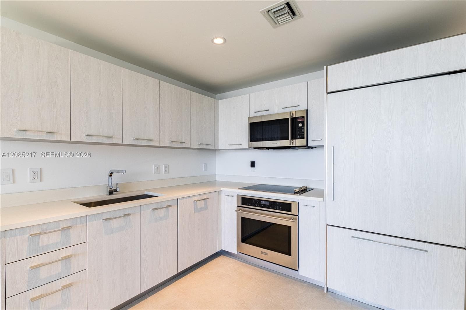 45 SW 9th St # 3302, Miami FL 33130