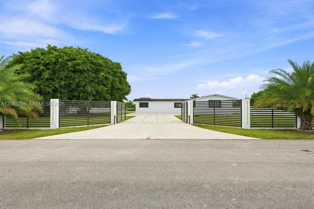 100 NW 120th Ave, Miami FL 33182