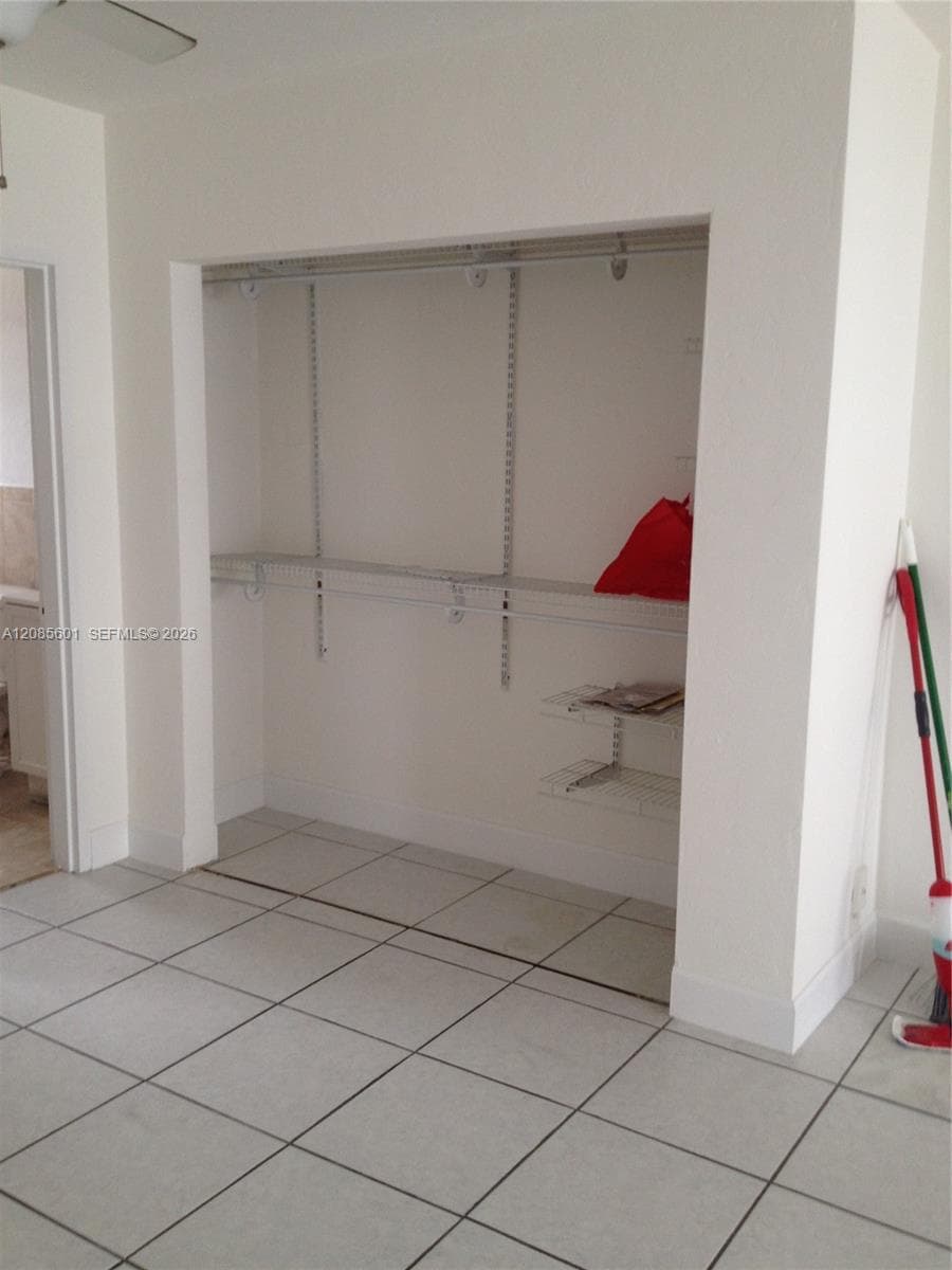 158 Ocean Dr # 406, Miami Beach FL 33139