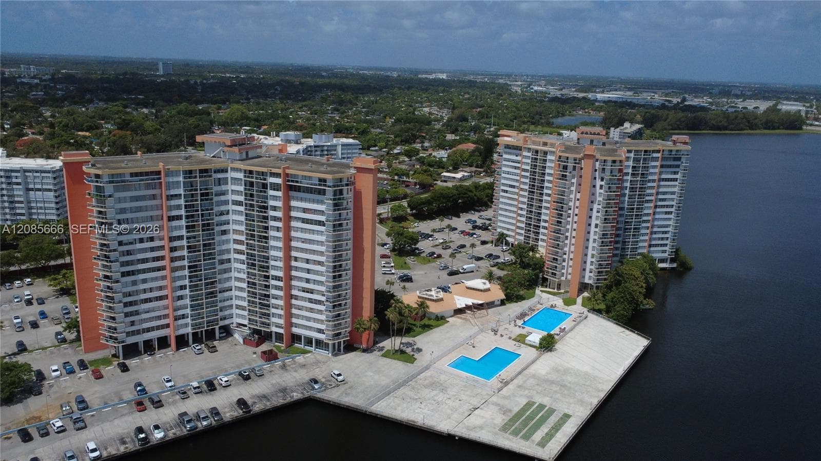 1351 NE Miami Gardens Dr # 422E, Miami FL 33179