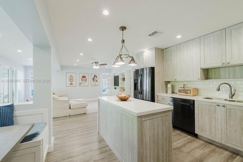 1732 SW 103rd Pl, Miami FL 33165