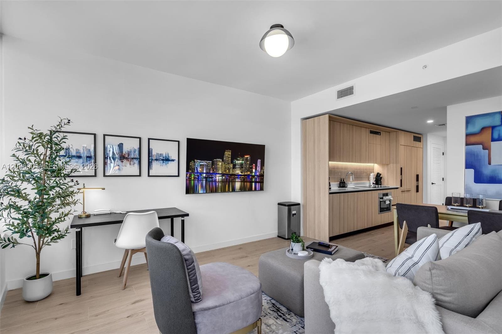 225 N Miami Ave # 3501, Miami FL 33128