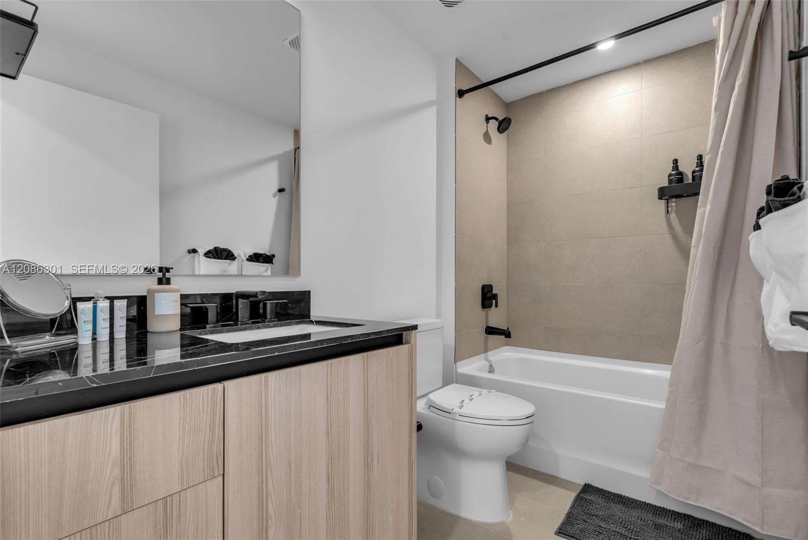 225 N Miami Ave # 3501, Miami FL 33128