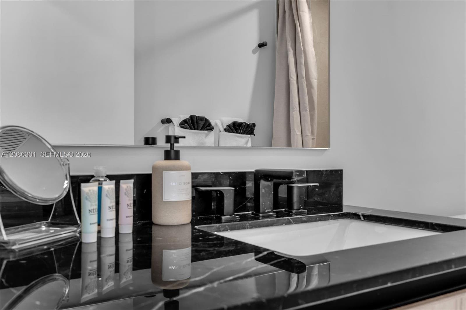 225 N Miami Ave # 3501, Miami FL 33128