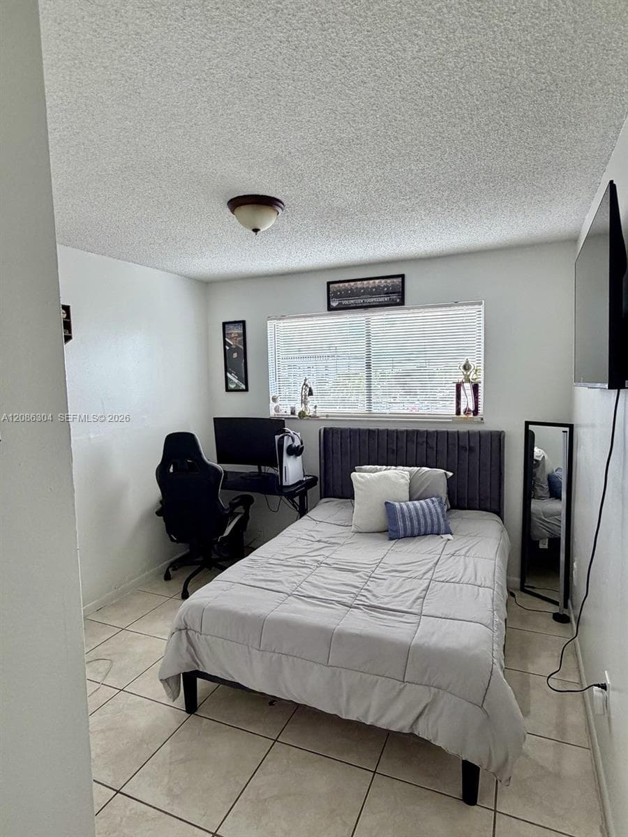 8095 NW 8th St # 402, Miami FL 33126