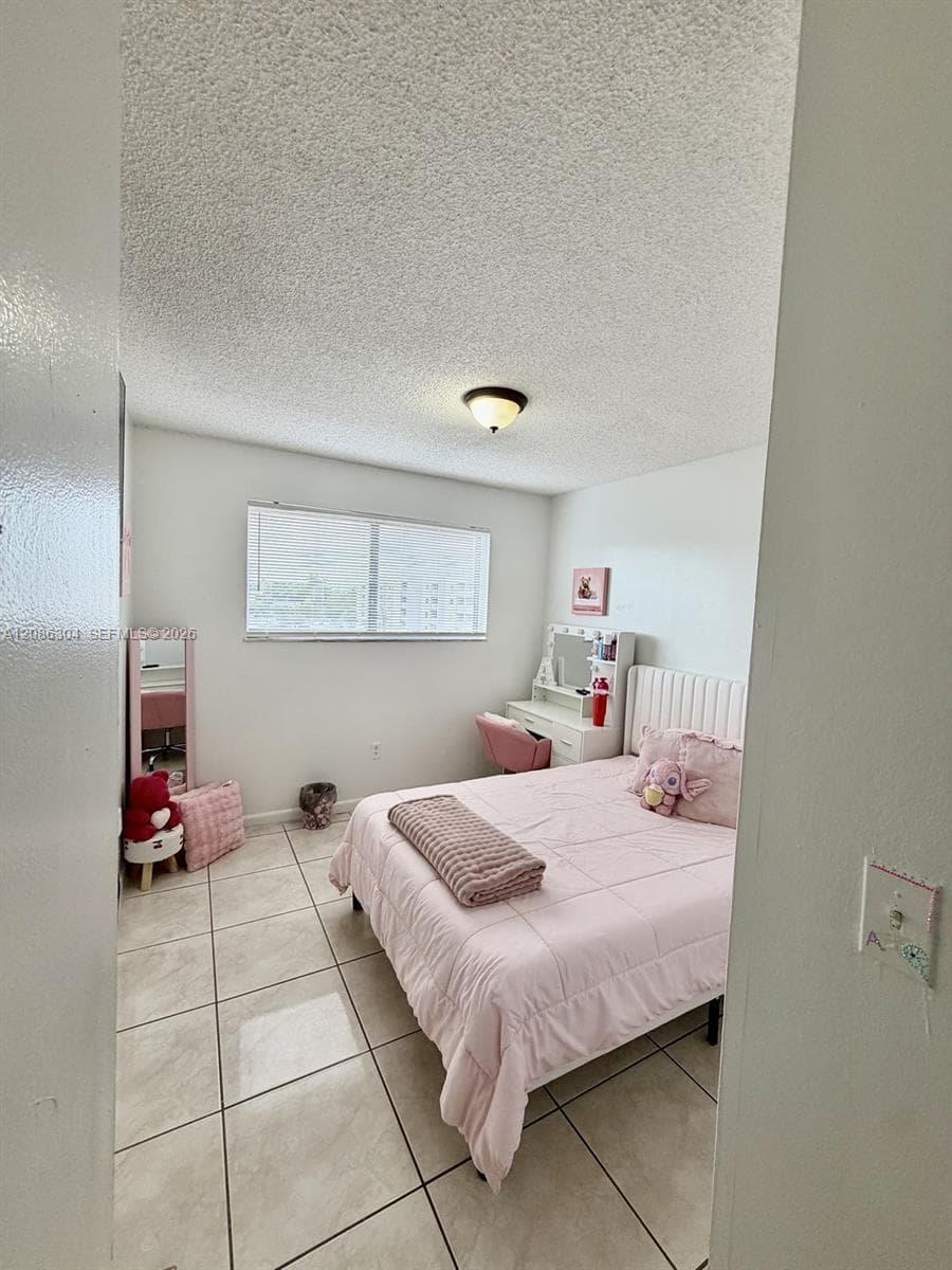 8095 NW 8th St # 402, Miami FL 33126