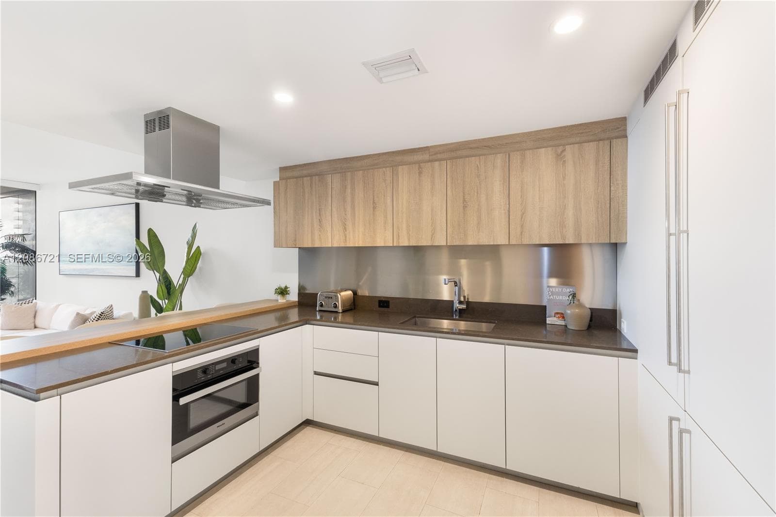 1000 Brickell Plaza # 2704, Miami FL 33131