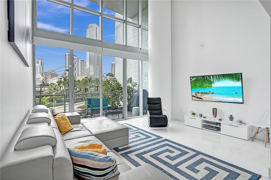 90 SW 3RD Street, Miami FL 33130
