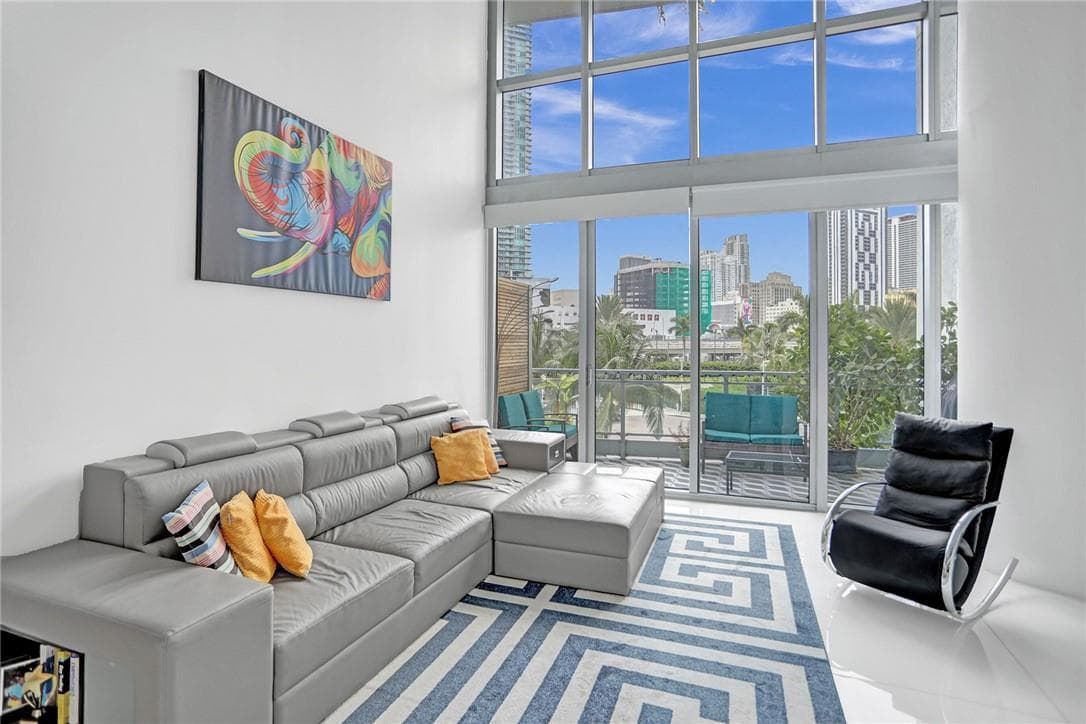 90 SW 3RD Street, Miami FL 33130