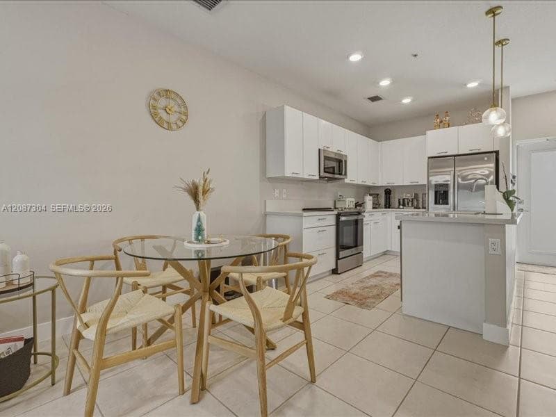 8201 NW 41st St # 205, Doral FL 33166