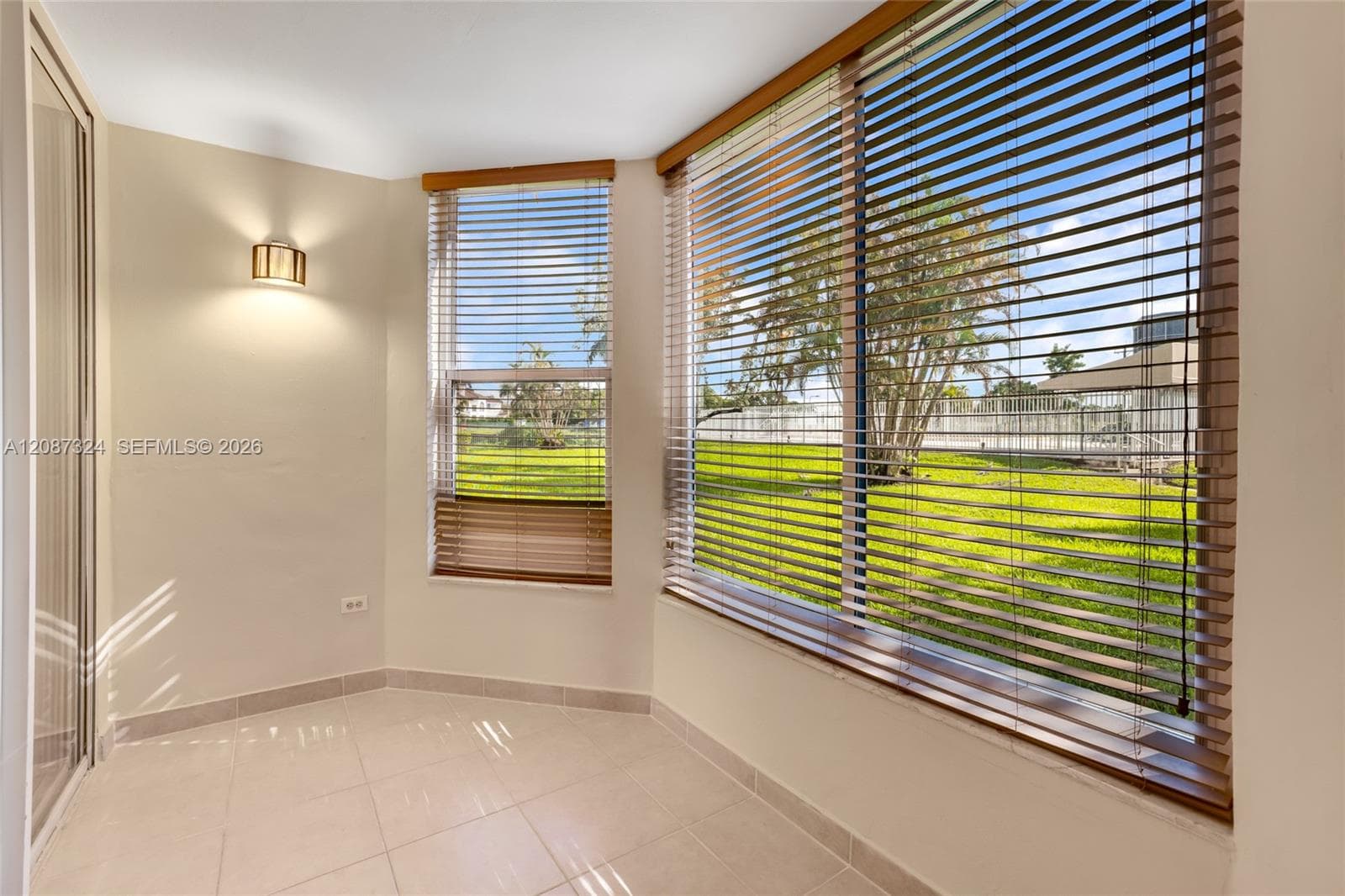 1401 NE 191st St # D107, Miami FL 33179