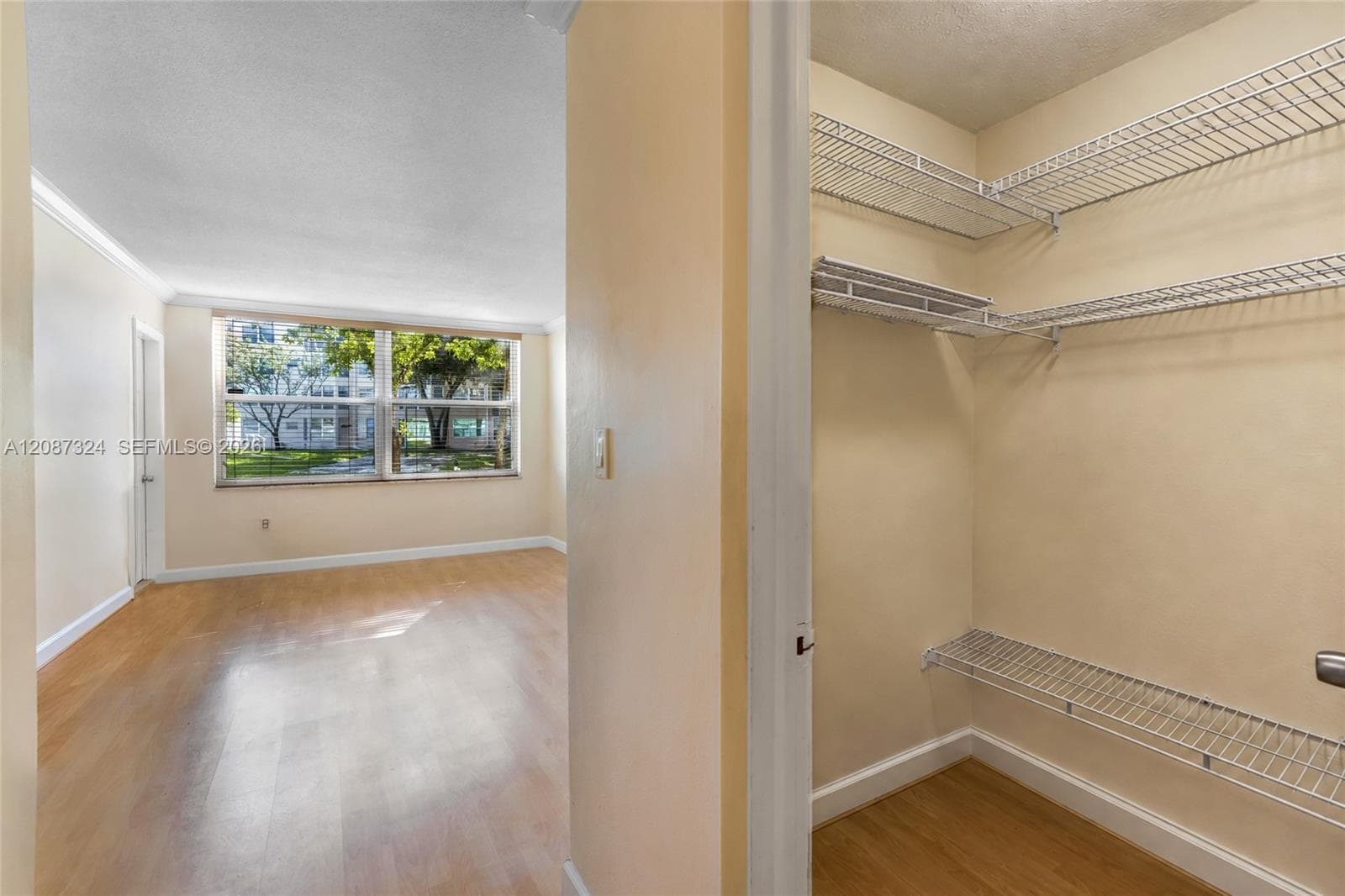 1401 NE 191st St # D107, Miami FL 33179