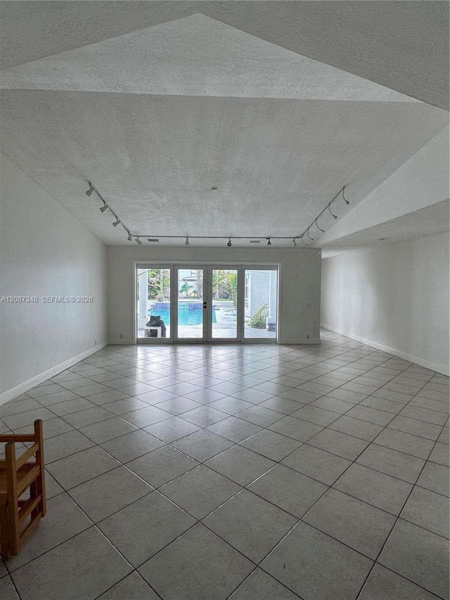 7790 SW 91st Ave, Miami FL 33173