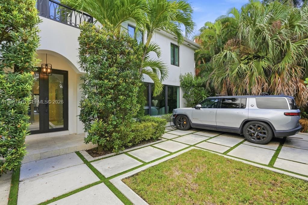 2225 Meridian Ave, Miami Beach FL 33139