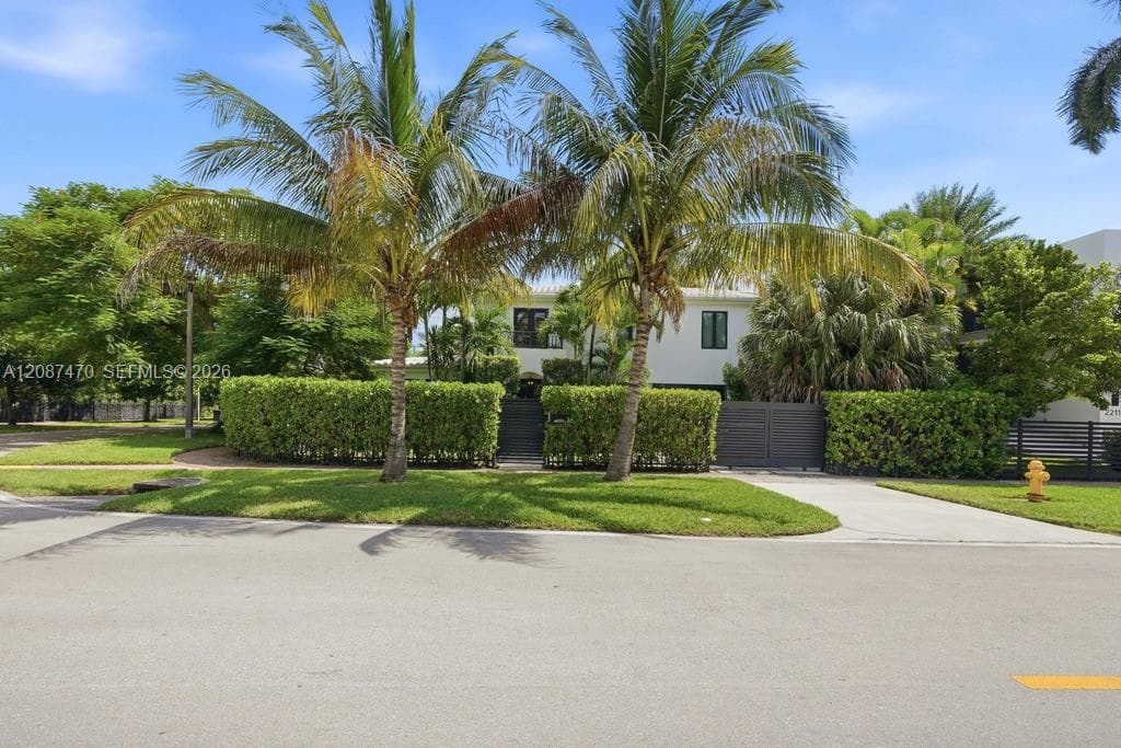 2225 Meridian Ave, Miami Beach FL 33139