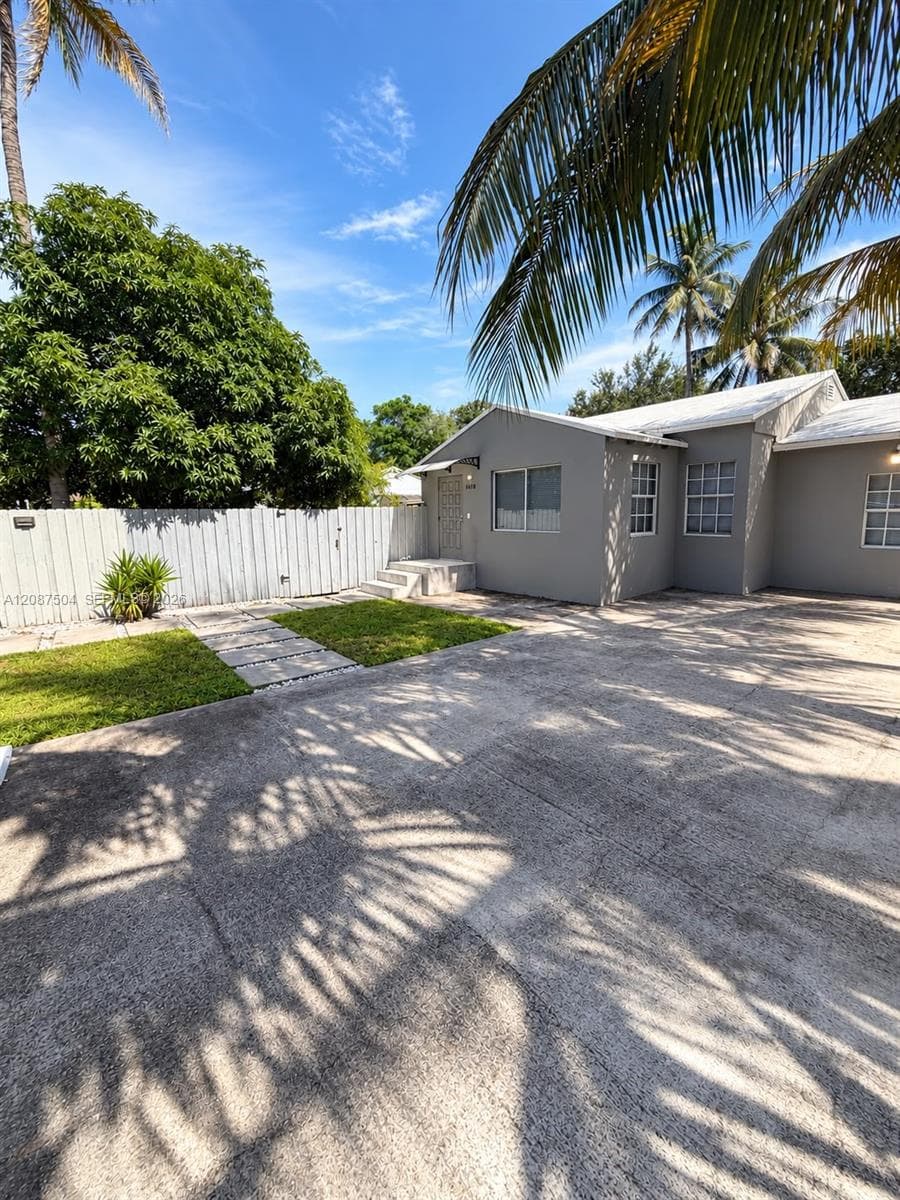 1418 NW 101st St, Miami FL 33147