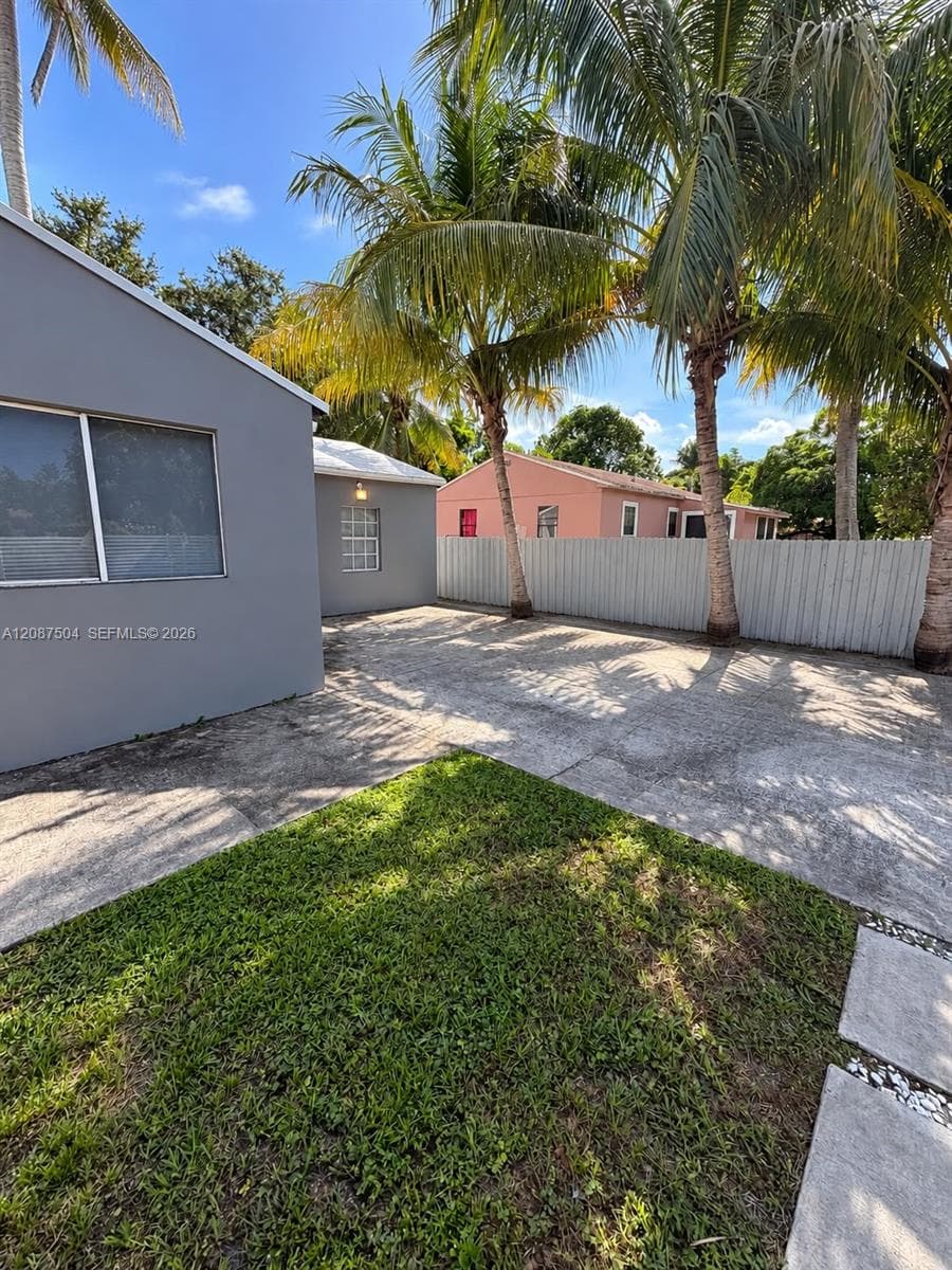 1418 NW 101st St, Miami FL 33147