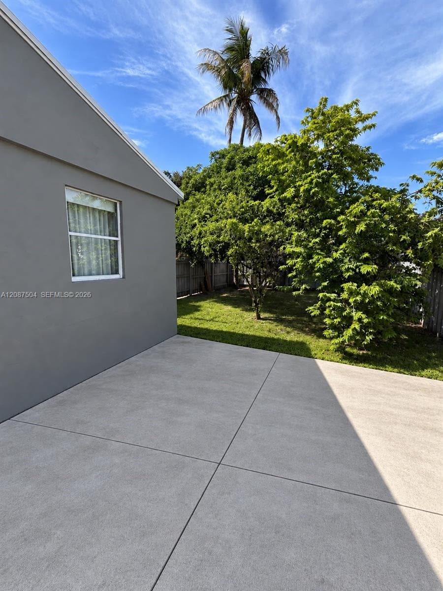 1418 NW 101st St, Miami FL 33147