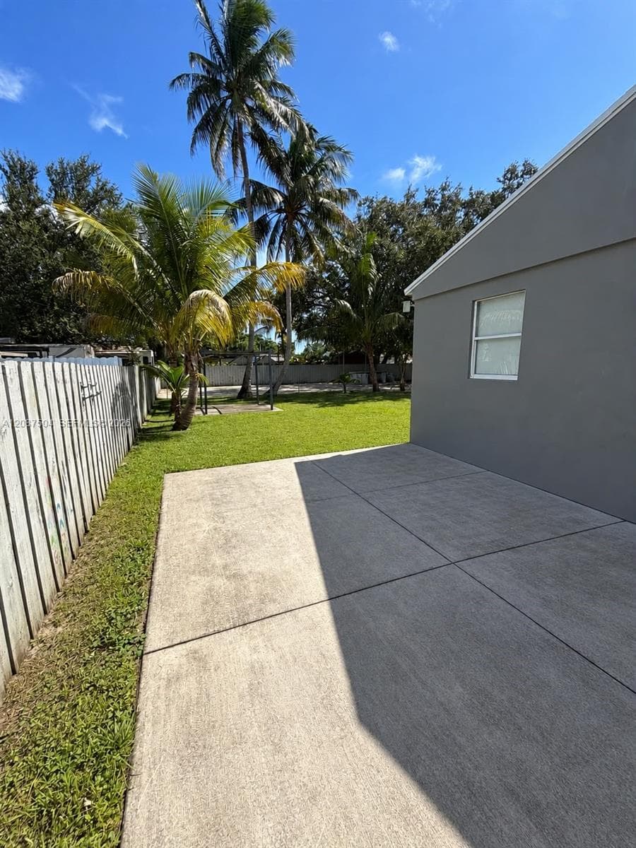 1418 NW 101st St, Miami FL 33147