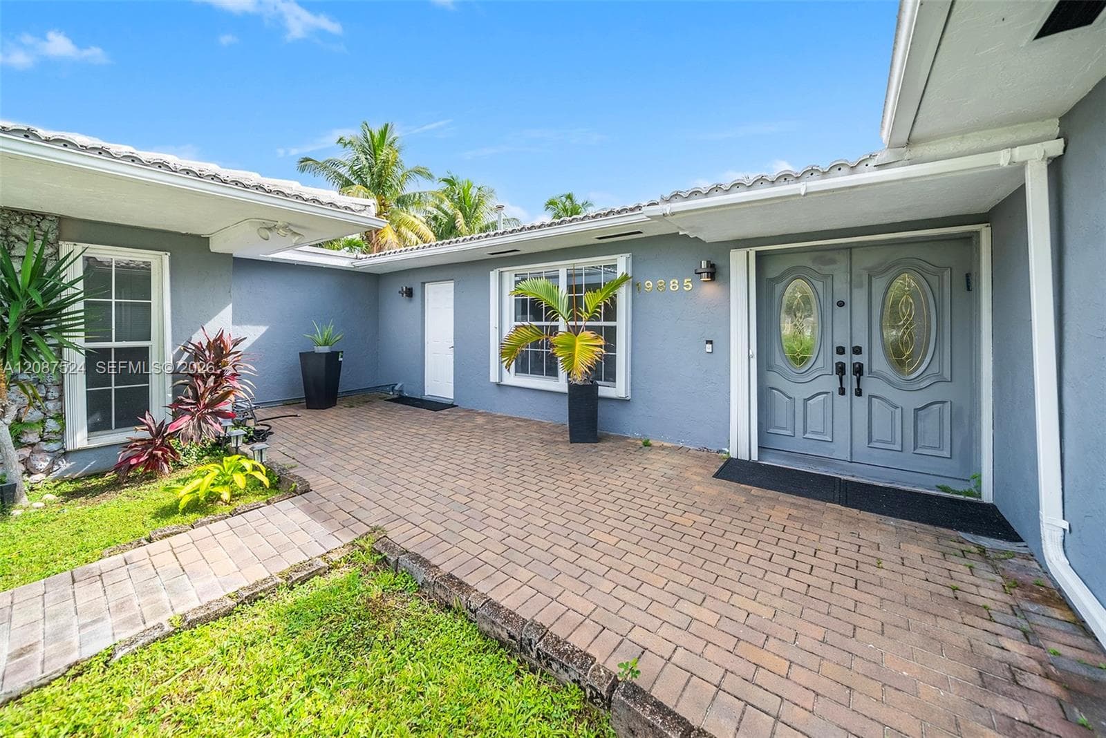 19885 NE 22nd Ave, Miami FL 33180
