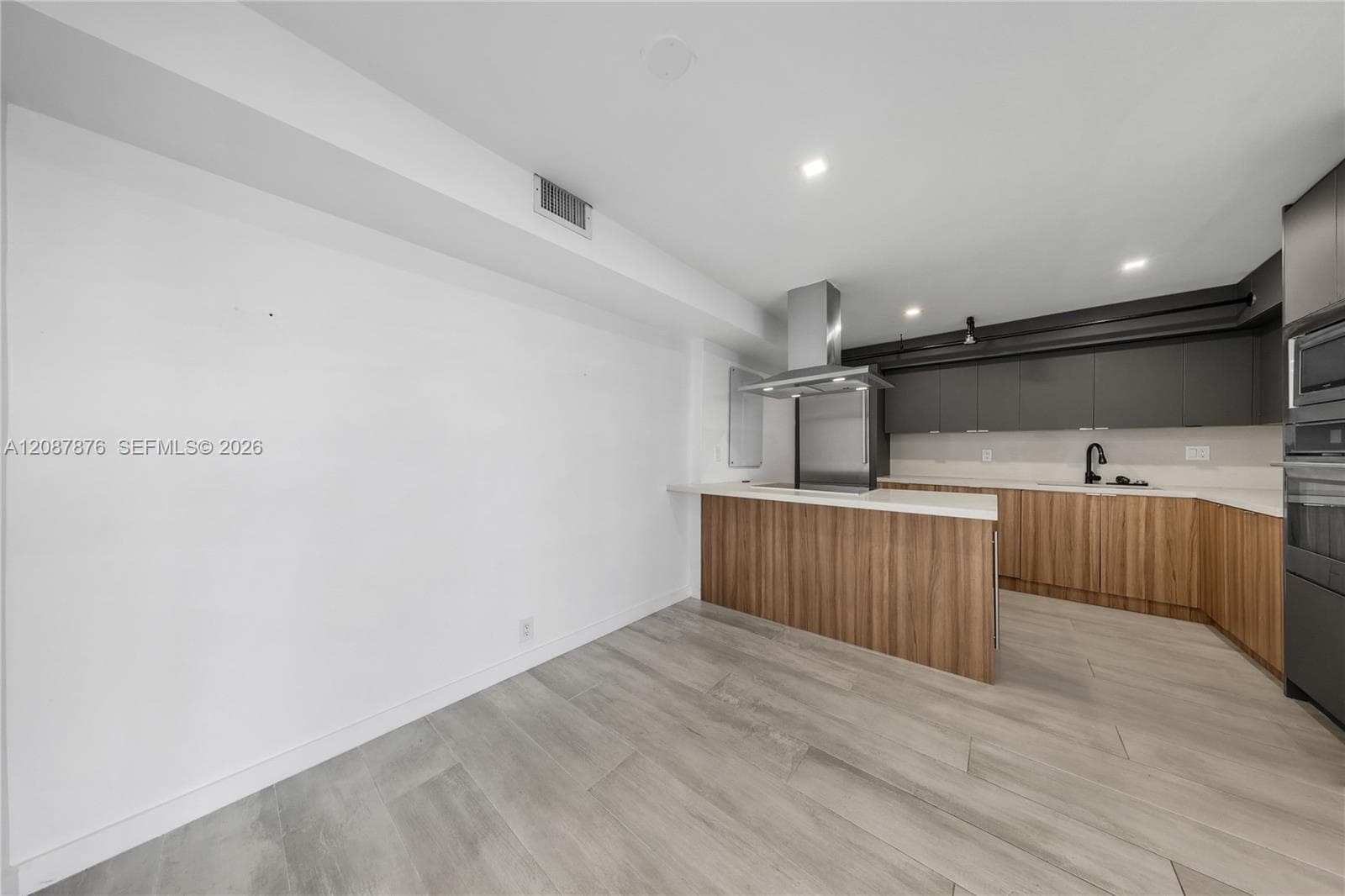 1000 Quayside Ter # 903, Miami FL 33138