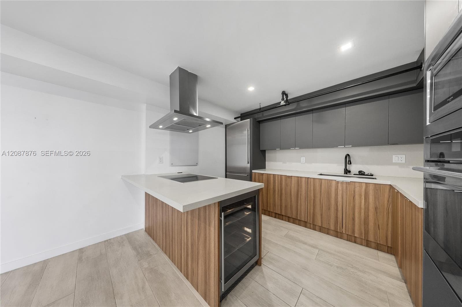 1000 Quayside Ter # 903, Miami FL 33138