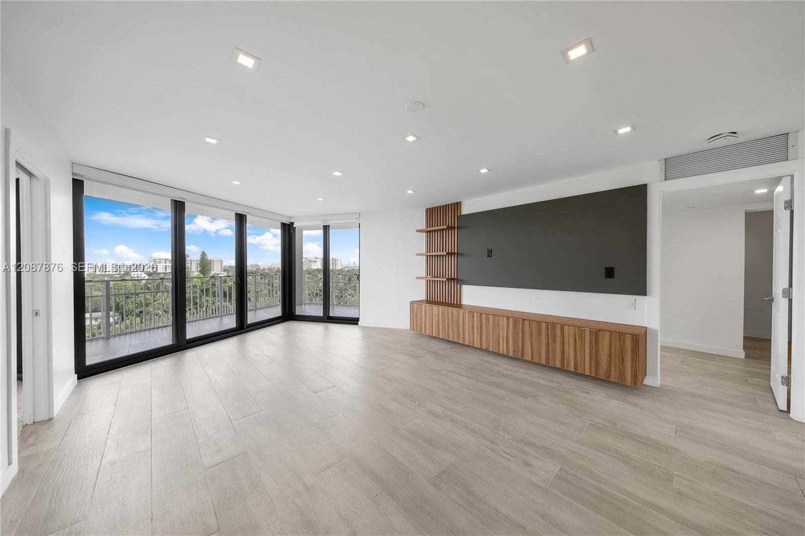 1000 Quayside Ter # 903, Miami FL 33138