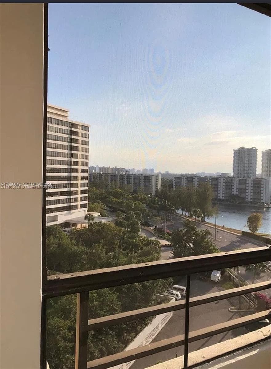 600 Three Islands Blvd # 807, Hallandale Beach FL 33009