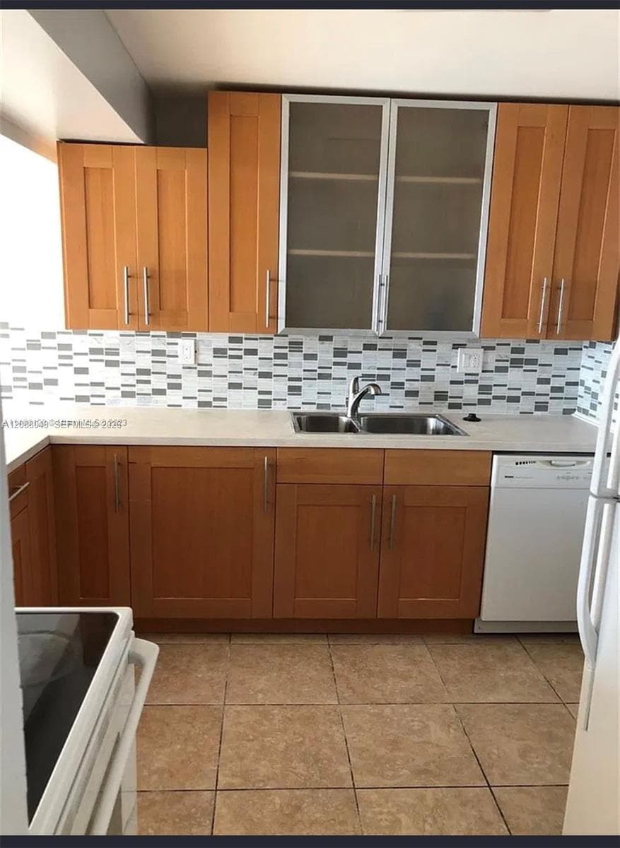 600 Three Islands Blvd # 807, Hallandale Beach FL 33009