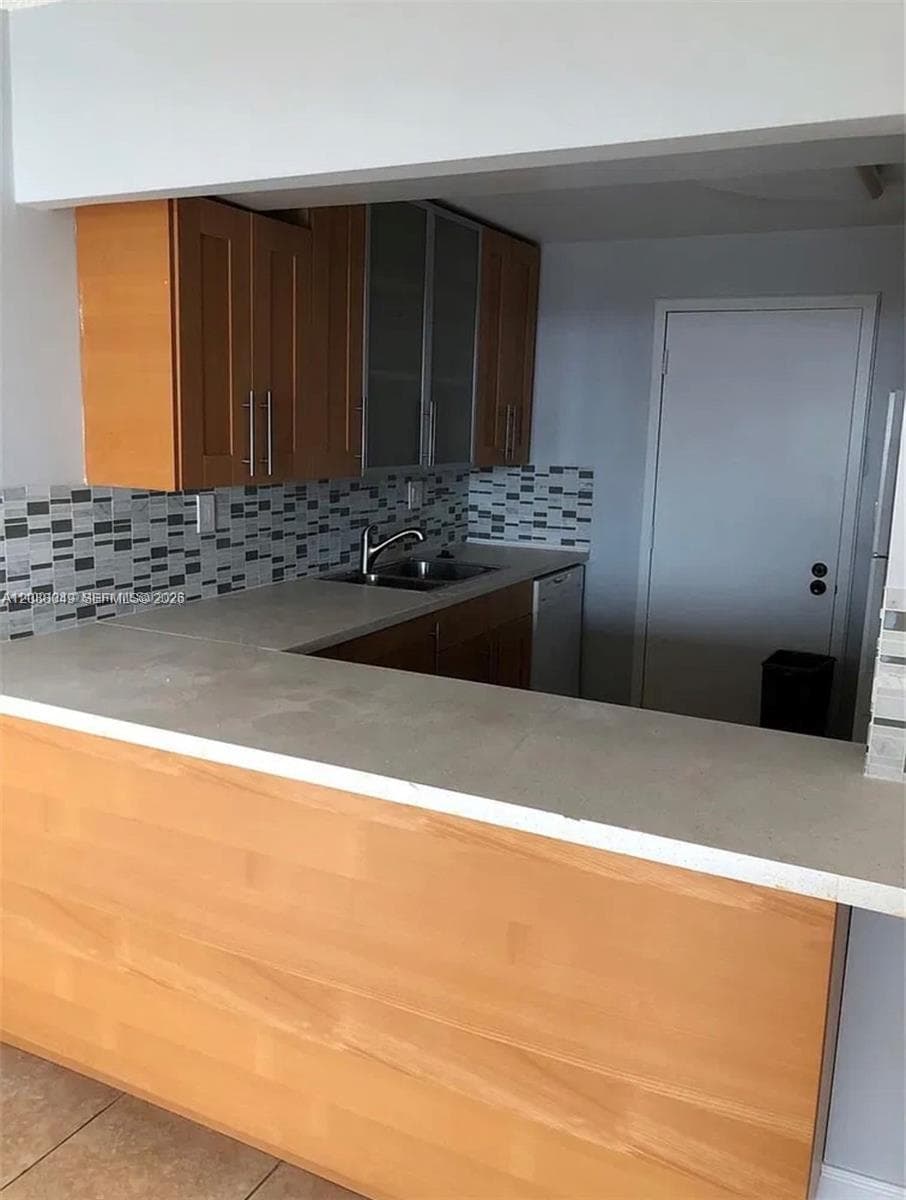600 Three Islands Blvd # 807, Hallandale Beach FL 33009