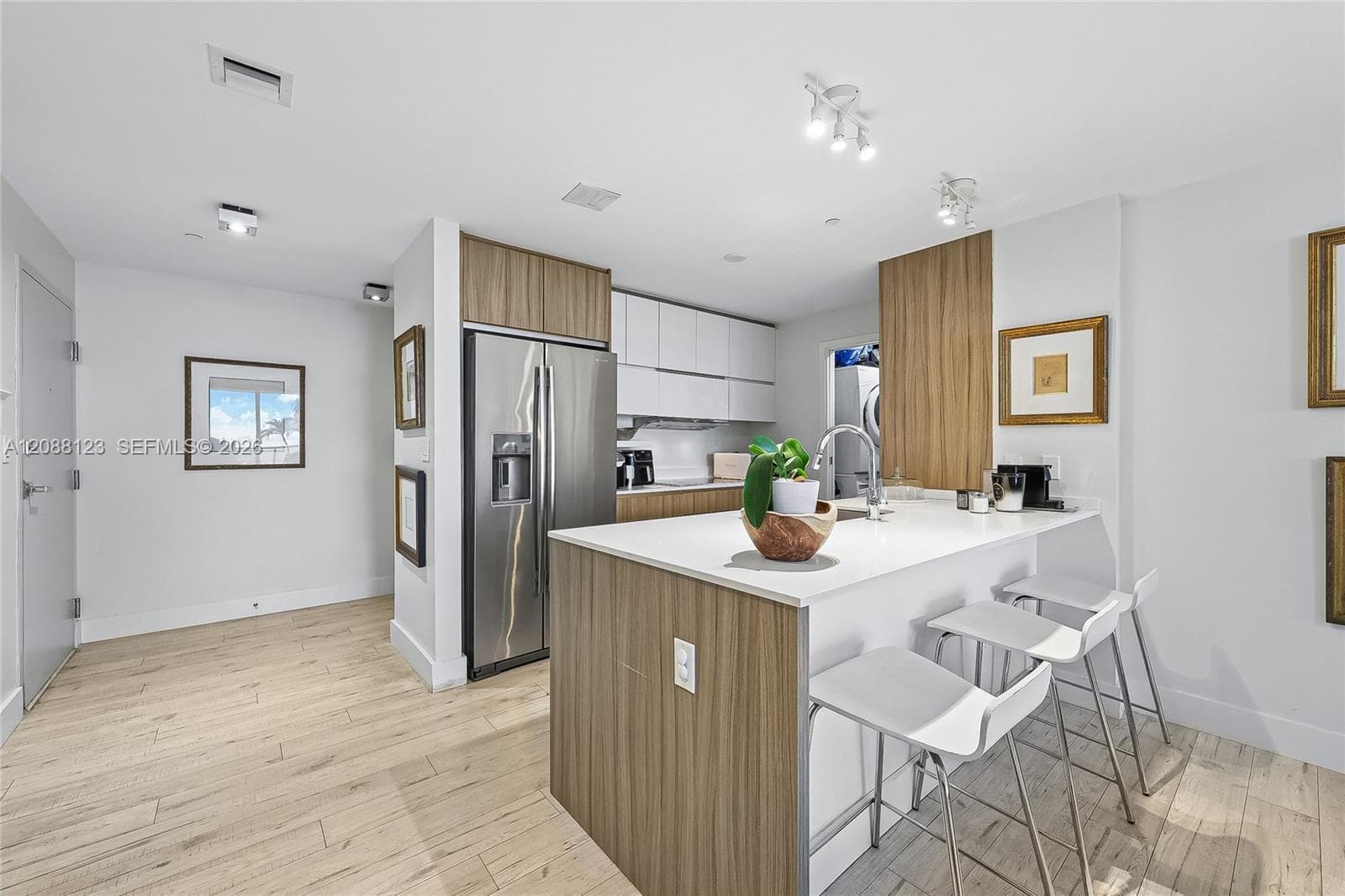 600 NE 27th St # 704, Miami FL 33137