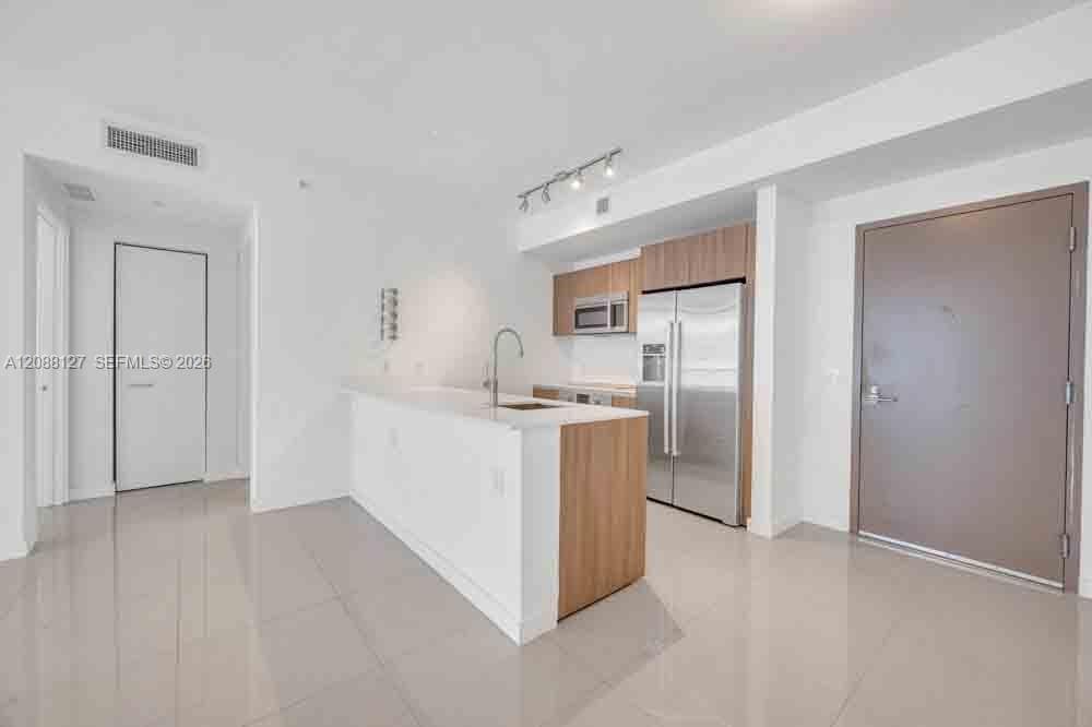 201 SW 17th Rd # 302, Miami FL 33129