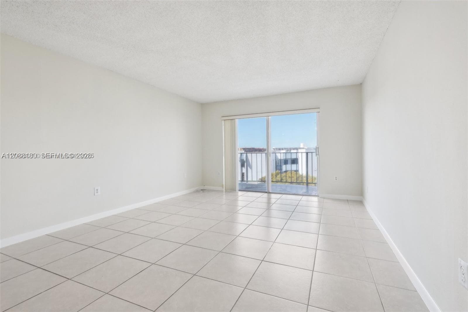 9360 Fontainebleau Blvd # 612, Miami FL 33172