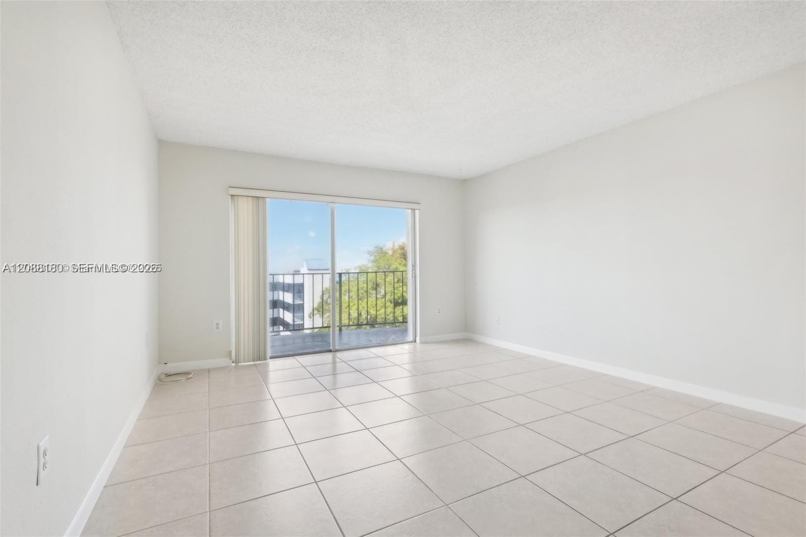 9360 Fontainebleau Blvd # 612, Miami FL 33172