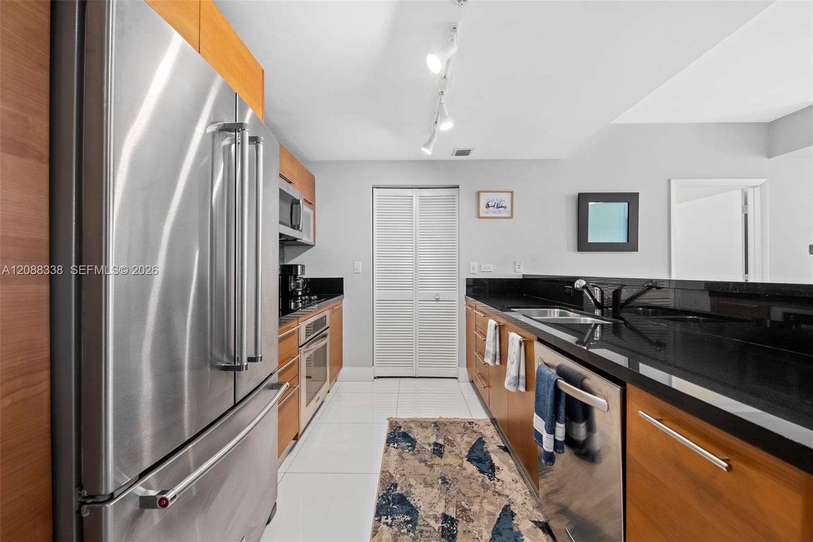 253 NE 2nd St # 2501, Miami FL 33132