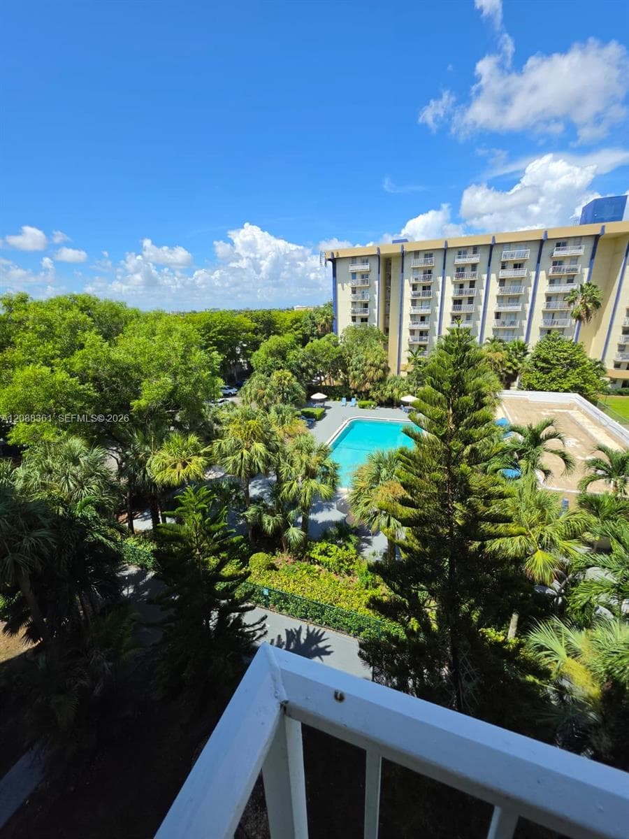 4550 NW 9th St # 605E, Miami FL 33126